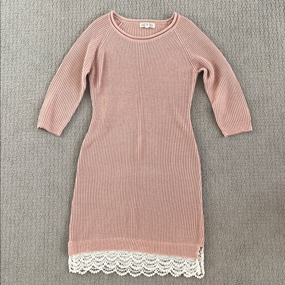 🩷 Pink Rose Like New Ribbed Knit Dress with Lace Hem